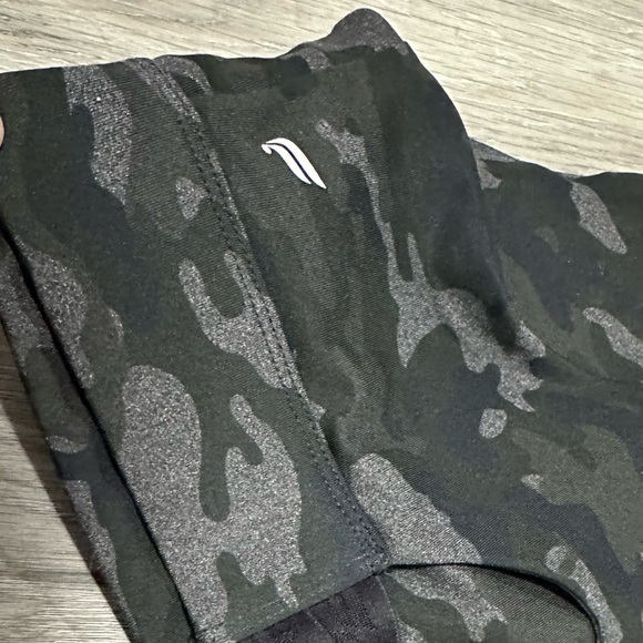 Fabletics camouflage sports bra dark green grey XXL plus size pullover active - Picture 6 of 6